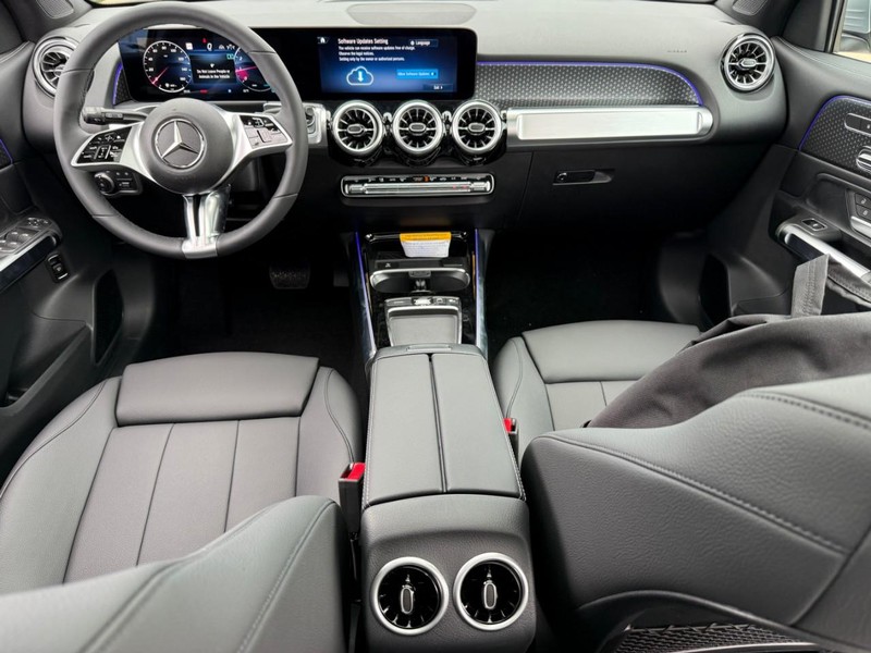 Mercedes-Benz GLB Vehicle Full-screen Gallery Image 7