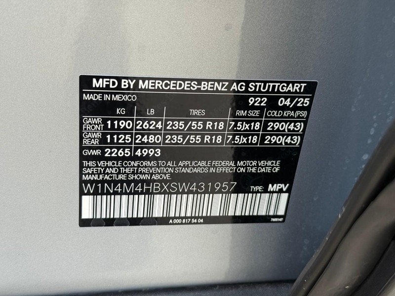 Mercedes-Benz GLB Vehicle Full-screen Gallery Image 17