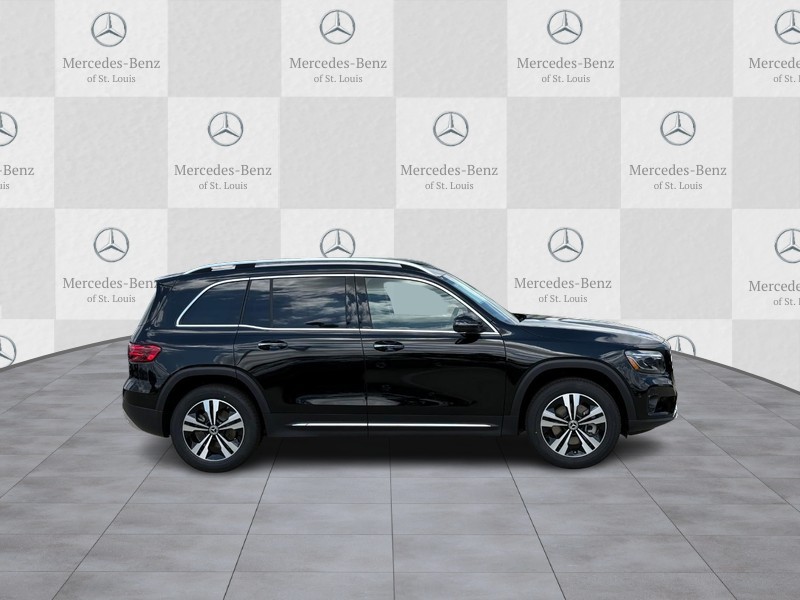 Mercedes-Benz GLB Vehicle Full-screen Gallery Image 2