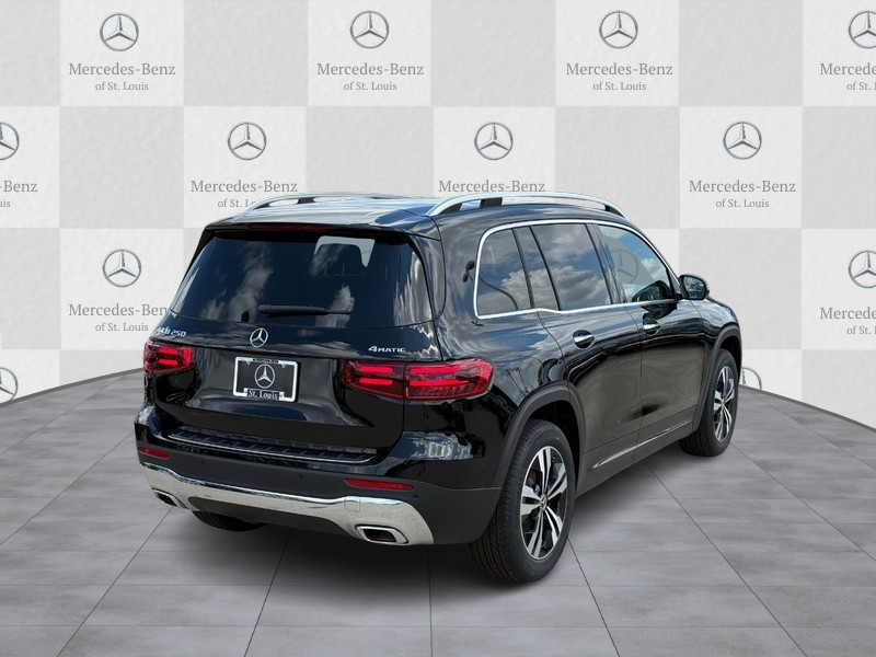 Mercedes-Benz GLB Vehicle Full-screen Gallery Image 3