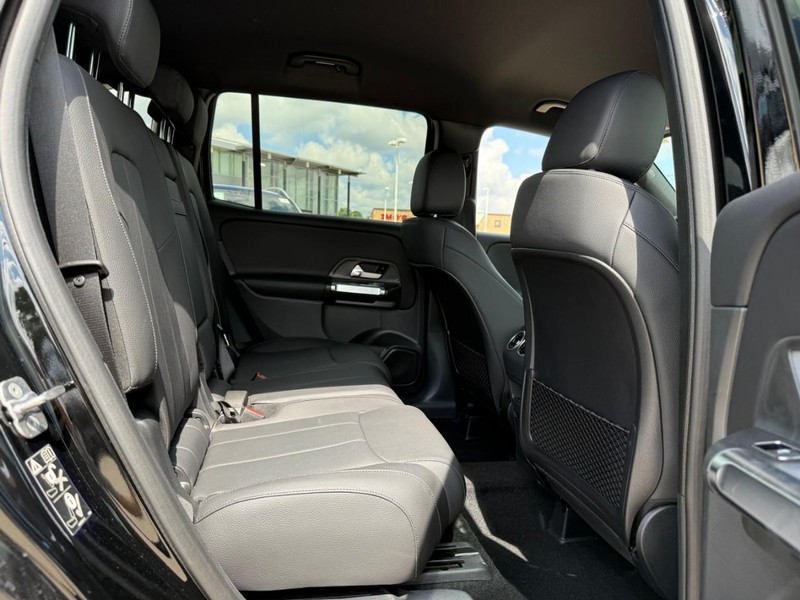 Mercedes-Benz GLB Vehicle Full-screen Gallery Image 6