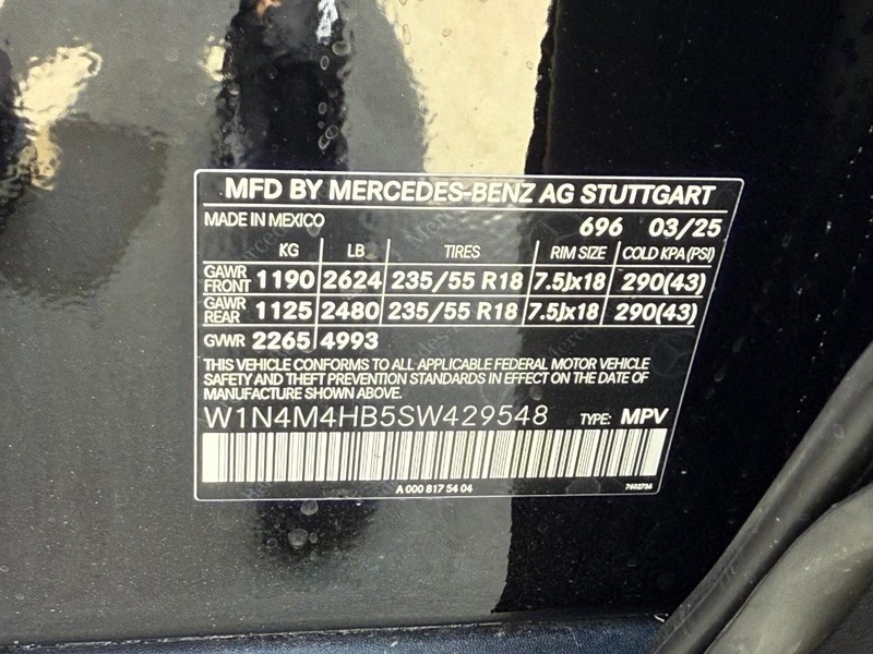 Mercedes-Benz GLB Vehicle Full-screen Gallery Image 17