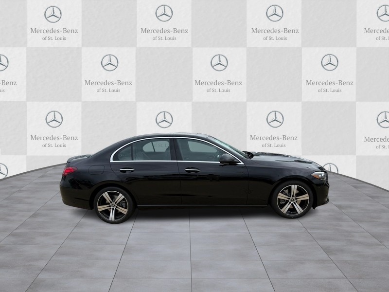 Mercedes-Benz C-Class Vehicle Full-screen Gallery Image 2