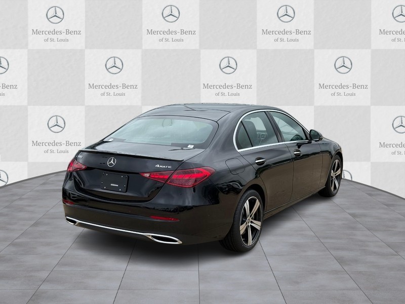 Mercedes-Benz C-Class Vehicle Full-screen Gallery Image 3