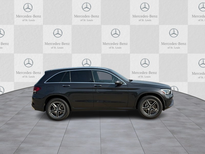 Mercedes-Benz GLC Vehicle Full-screen Gallery Image 2