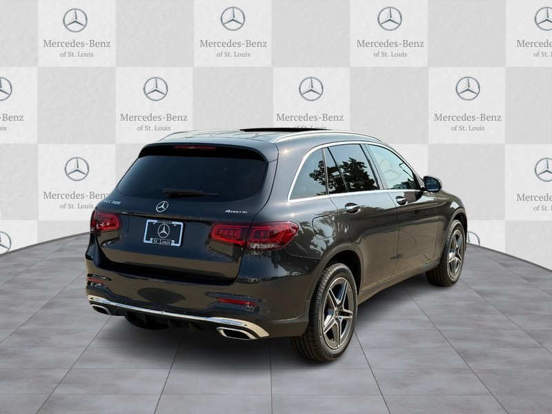 Mercedes-Benz GLC Vehicle Full-screen Gallery Image 3