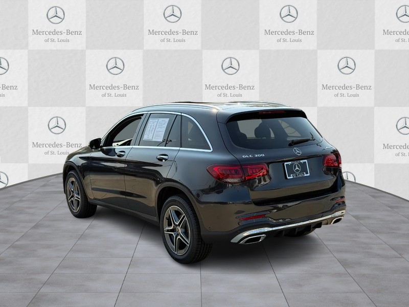 Mercedes-Benz GLC Vehicle Full-screen Gallery Image 4