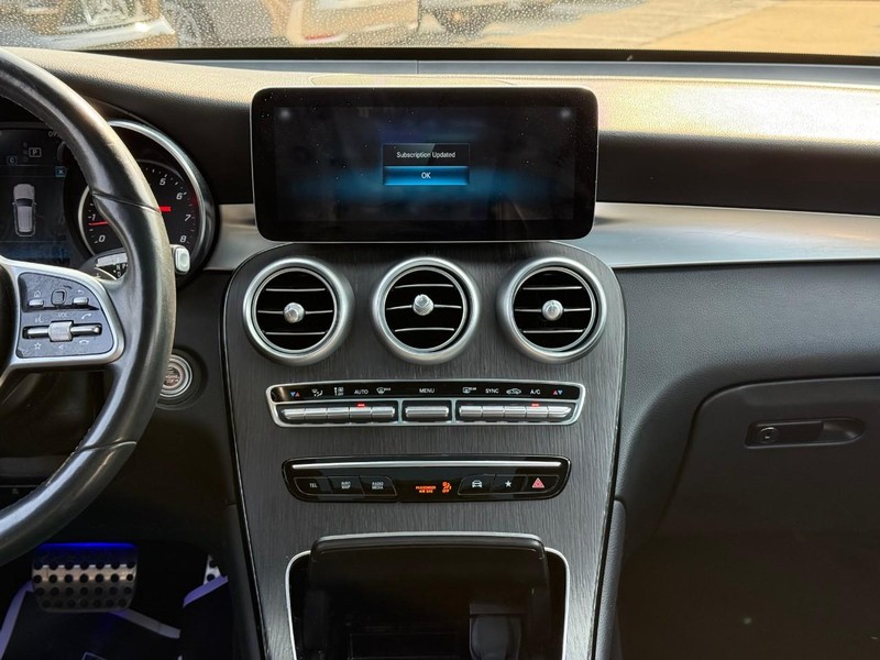 Mercedes-Benz GLC Vehicle Full-screen Gallery Image 15