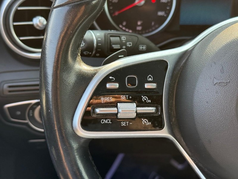 Mercedes-Benz GLC Vehicle Full-screen Gallery Image 21