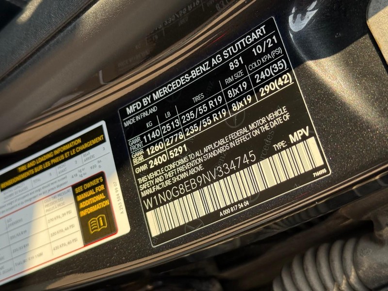 Mercedes-Benz GLC Vehicle Full-screen Gallery Image 25