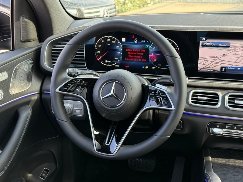 Mercedes-Benz GLE Vehicle Full-screen Gallery Image 8