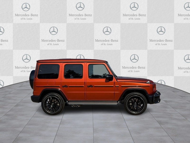 Mercedes-Benz G-Class Vehicle Full-screen Gallery Image 2
