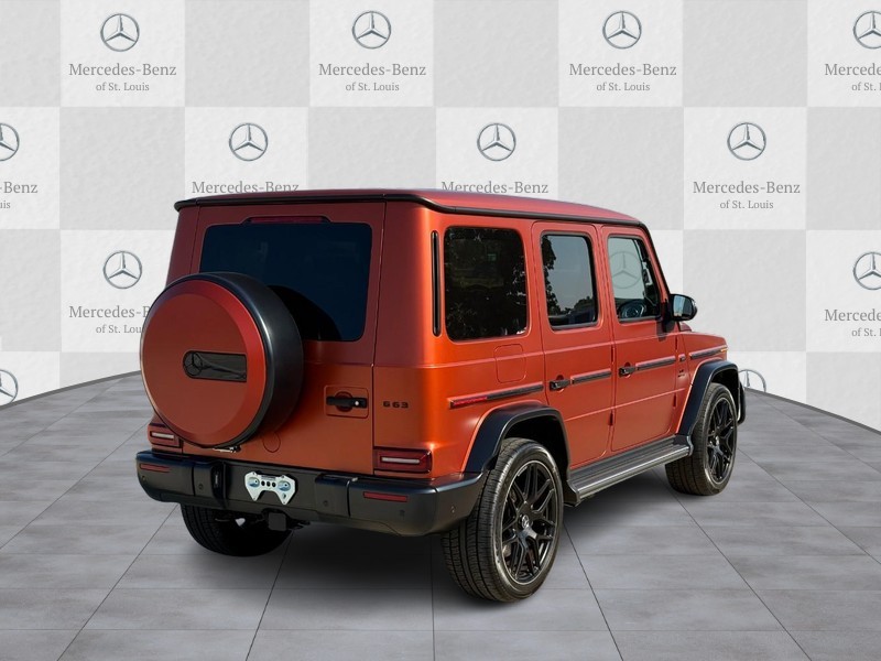 Mercedes-Benz G-Class Vehicle Full-screen Gallery Image 3