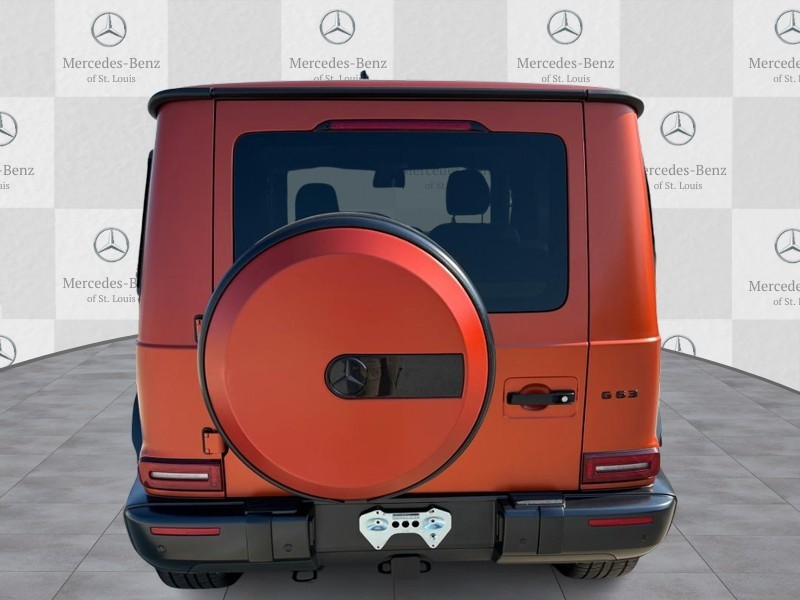 Mercedes-Benz G-Class Vehicle Full-screen Gallery Image 7