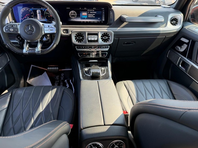 Mercedes-Benz G-Class Vehicle Full-screen Gallery Image 12