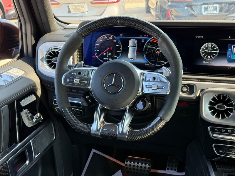 Mercedes-Benz G-Class Vehicle Full-screen Gallery Image 13