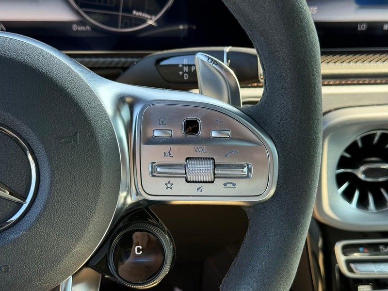 Mercedes-Benz G-Class Vehicle Full-screen Gallery Image 20