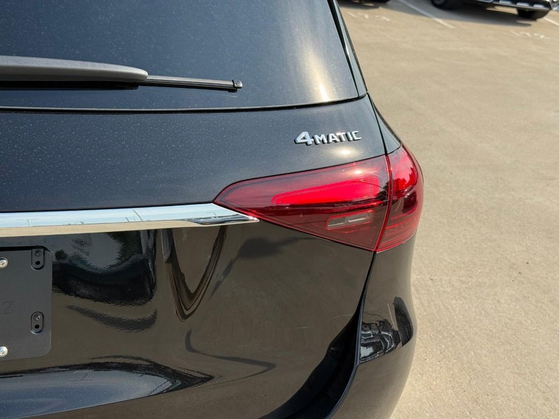 Mercedes-Benz GLE Vehicle Full-screen Gallery Image 5