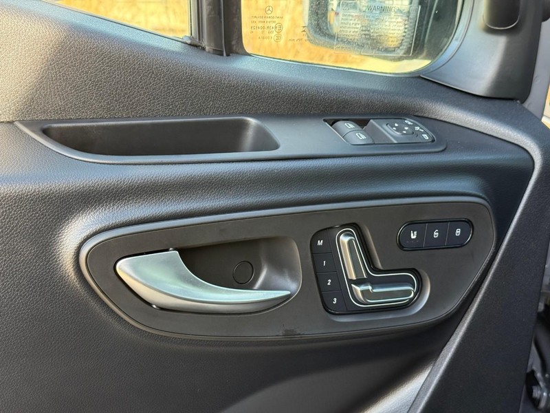 Mercedes-Benz Sprinter Van Vehicle Full-screen Gallery Image 11