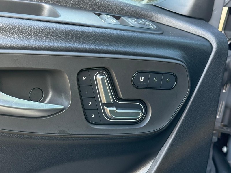 Mercedes-Benz Sprinter Van Vehicle Full-screen Gallery Image 12