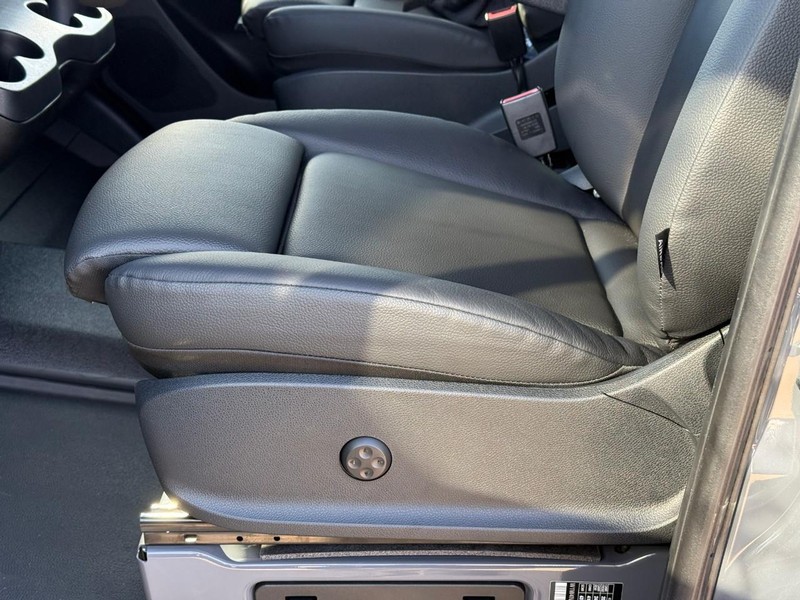 Mercedes-Benz Sprinter Van Vehicle Full-screen Gallery Image 13