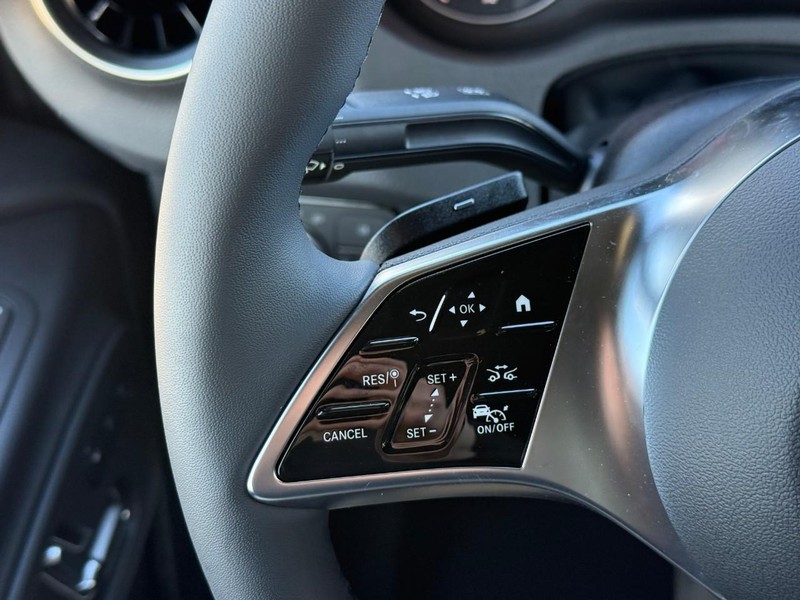 Mercedes-Benz Sprinter Van Vehicle Full-screen Gallery Image 14