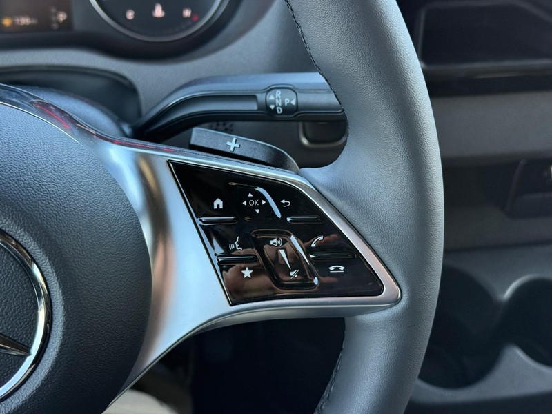 Mercedes-Benz Sprinter Van Vehicle Full-screen Gallery Image 15