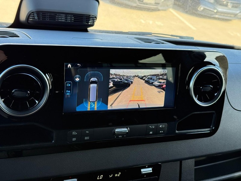 Mercedes-Benz Sprinter Van Vehicle Full-screen Gallery Image 16