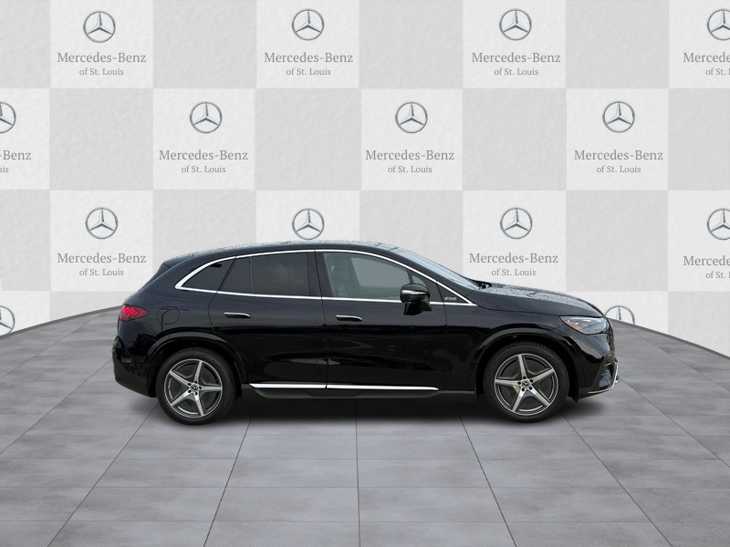 Mercedes-Benz EQE Vehicle Full-screen Gallery Image 2