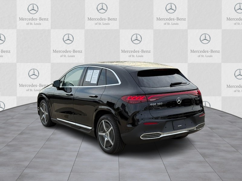 Mercedes-Benz EQE Vehicle Full-screen Gallery Image 4