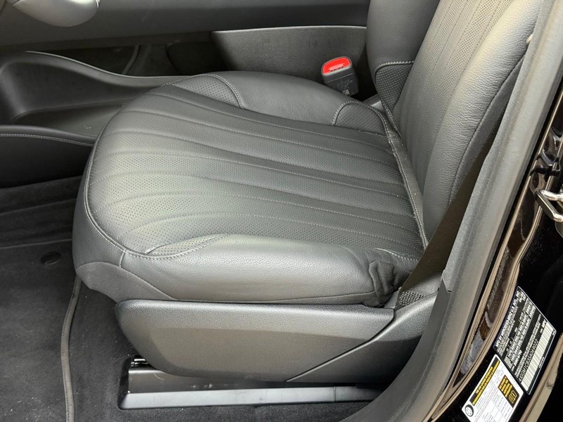 Mercedes-Benz EQE Vehicle Full-screen Gallery Image 20