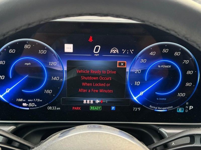 Mercedes-Benz EQE Vehicle Full-screen Gallery Image 21