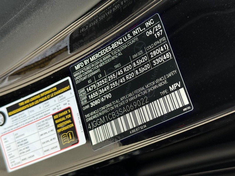 Mercedes-Benz EQE Vehicle Full-screen Gallery Image 23