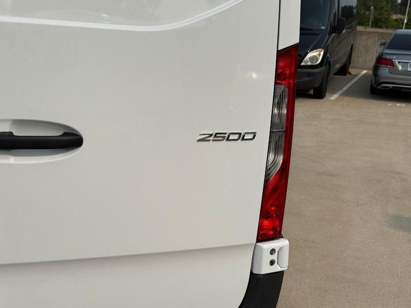 Mercedes-Benz Sprinter Cargo Van Vehicle Full-screen Gallery Image 5