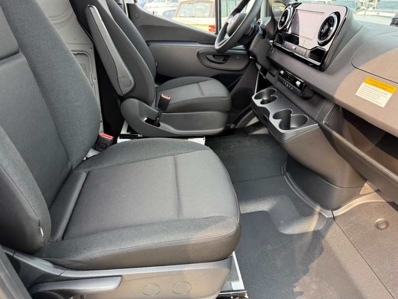 Mercedes-Benz Sprinter Cargo Van Vehicle Full-screen Gallery Image 7