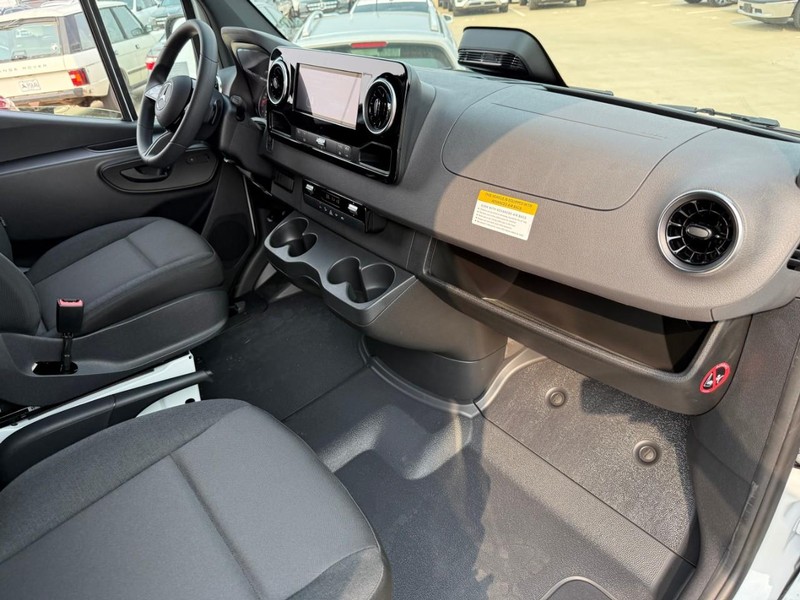 Mercedes-Benz Sprinter Cargo Van Vehicle Full-screen Gallery Image 8