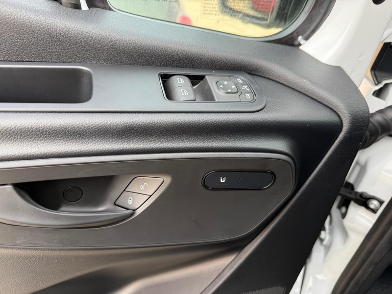 Mercedes-Benz Sprinter Cargo Van Vehicle Full-screen Gallery Image 10