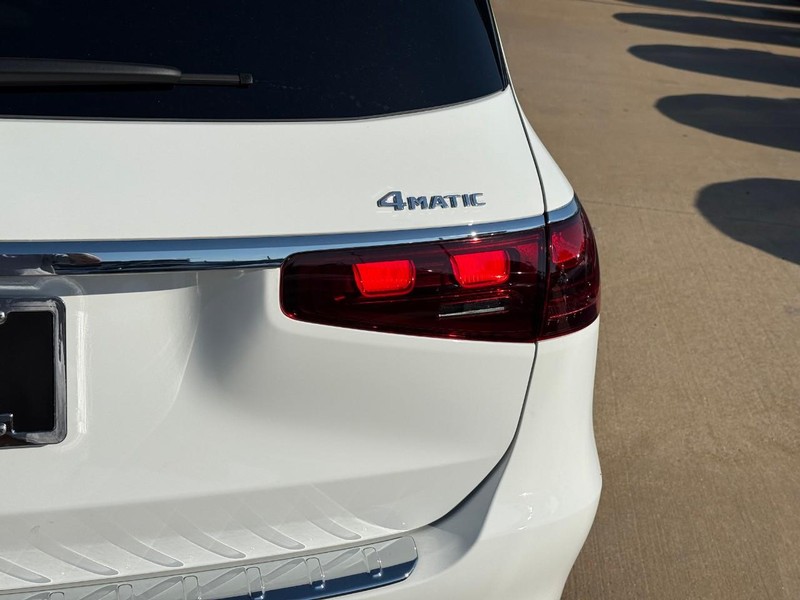 Mercedes-Benz GLS Vehicle Full-screen Gallery Image 5