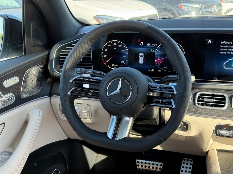 Mercedes-Benz GLS Vehicle Full-screen Gallery Image 10