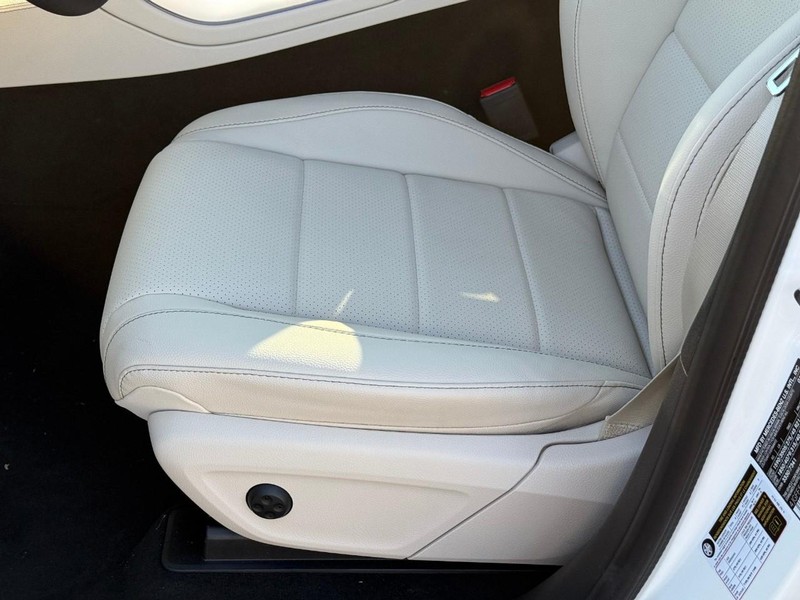 Mercedes-Benz GLS Vehicle Full-screen Gallery Image 15