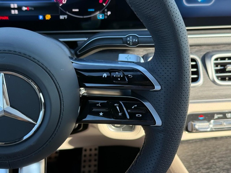 Mercedes-Benz GLS Vehicle Full-screen Gallery Image 17