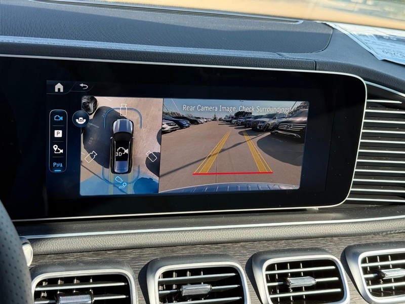 Mercedes-Benz GLS Vehicle Full-screen Gallery Image 18