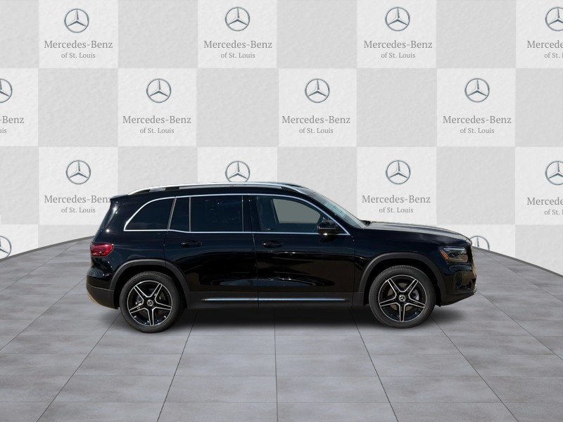 Mercedes-Benz GLB Vehicle Full-screen Gallery Image 2