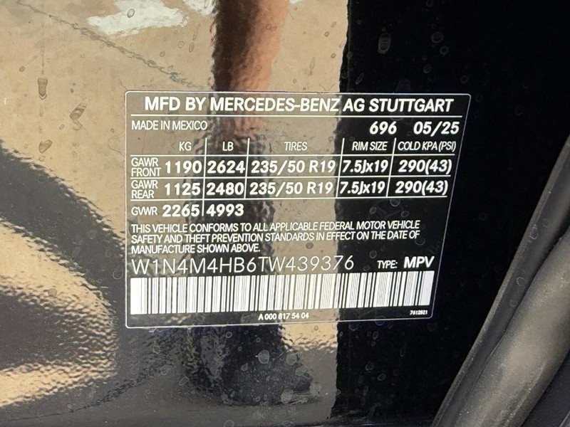 Mercedes-Benz GLB Vehicle Full-screen Gallery Image 20