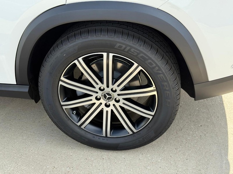 Mercedes-Benz GLE Vehicle Full-screen Gallery Image 5