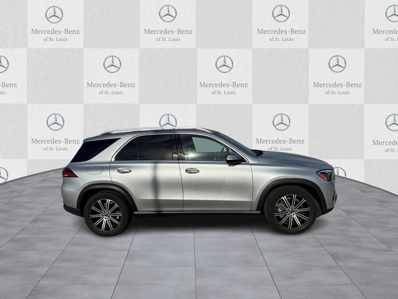 Mercedes-Benz GLE Vehicle Full-screen Gallery Image 2