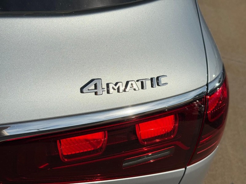 Mercedes-Benz GLS Vehicle Full-screen Gallery Image 5