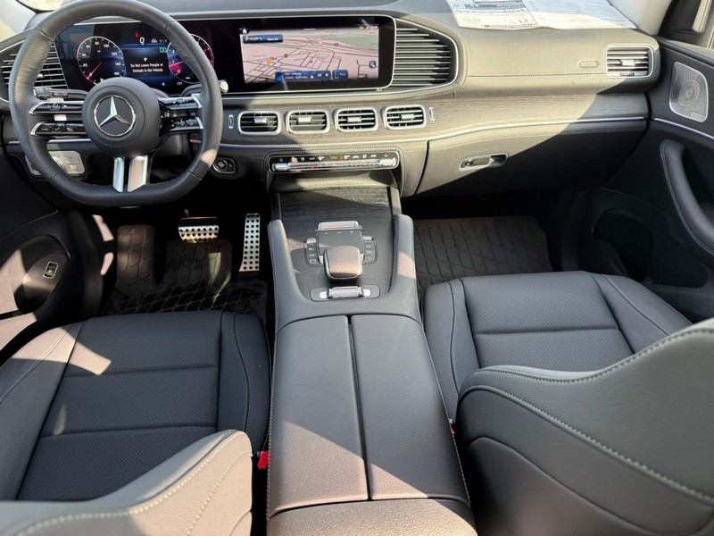 Mercedes-Benz GLS Vehicle Full-screen Gallery Image 7