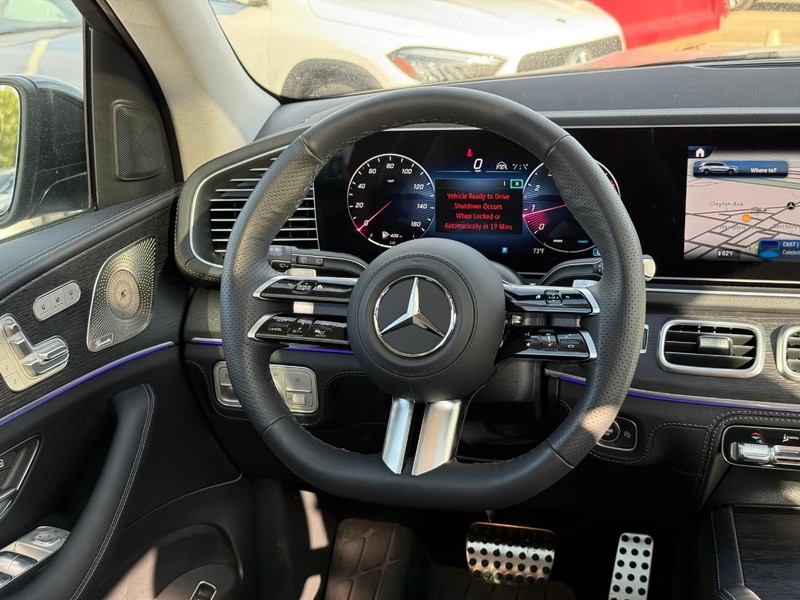 Mercedes-Benz GLS Vehicle Full-screen Gallery Image 8