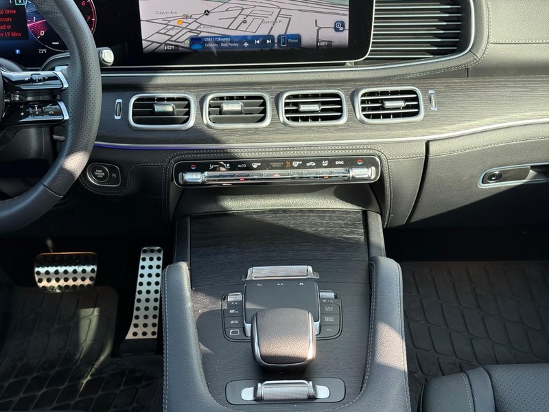 Mercedes-Benz GLS Vehicle Full-screen Gallery Image 10